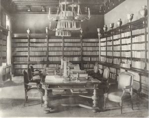 A nagy könyvtárszoba a lengyeli kastélyban